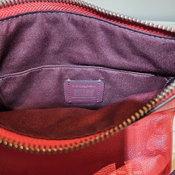 Like New Coach JES Slim Slingpack Purse MIAMI RED Crossbody Horse & Carriage - Picture 4 of 6